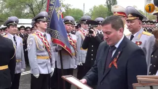 Губернатор Волгоградской области отметил ряд военных и курсантов за участие в параде Победы