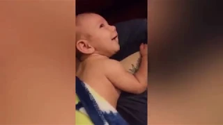 Реакции детей на родительский поцелуй! Baby Reaction to Parent Kiss Funny Fails Baby Video