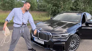 BMW 740i 2020 rok najlepszy prezenter motoryzacyjny prezentuje