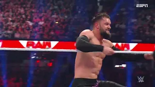 Cody Rhodes Vs Finn Balor Parte 2 - WWE RAW 24 de Abril 2023 Español Latino