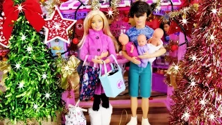 Barbie Family #3 * KEN HOME ALONE WITH BABIES -CHRISTMAS SHOPPING *  Story for kids in english dolls