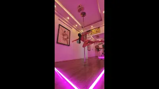 [Pole dance] YOUNG AND BEAUTIFUL - Lana Del Rey - Vietnamese Pole Dancing - By Chi Chi