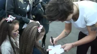 1D One Direction - Harry meeting / signing fans hotel - Glasgow 27 February 2013