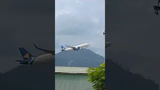 A321 Vietravel Airlines cất cánh ở sân bay Đà Nẵng : VN-A288