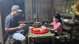 Uncle Dong made a bamboo dining table. I sow vegetable seeds. We had dinner together