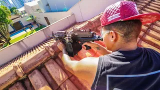 ATIREI NOS MEUS AMIGOS ESCONDIDO COM A ARMA DO RAMBO!