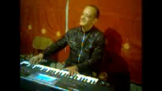 Houcine chereit pianiste de merhom Cheb Hasni