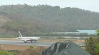 Jetstar flight leaving Hamilton Island in the rain