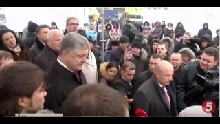 Порошенко відкрив виставку проектів Меморіалу Героїв "Небесної сотні"