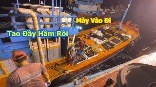 Lưới rút đêm đánh mẻ lưới thứ 2 thu mua hết chổ đựng cá phải gọi chiếc khác đến - Dân Biển