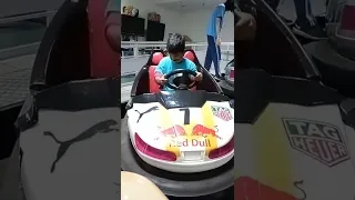 Parque de diversões carrinho bate bate