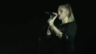 London Grammar - Bones Of Ribbon  (Live At Brooklyn Steel New York 08-01-2017)