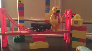Bamse og Kylling   Train LEGO BRIO Crash into Big Bear