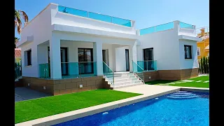 Detached villa with 4 bedrooms and private pool in Quesada