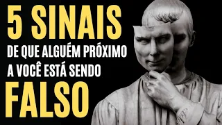 5 SINAIS de que ALGUÉM PRÓXIMO A VOCÊ está sendo FALSO | Descubra ISSO antes que SEJA TARDE