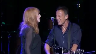 If I Should Fall Behind - Bruce Springsteen and Patti Scialfa (live at Stand Up for Heroes 2013)