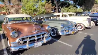 lowriders meet up at bobs big boy in Downey