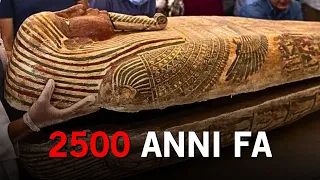 Gli archeologi aprono un sarcofago di mummia vecchio di 2.500 anni e fanno una scoperta spettacolare