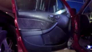 Citroën Xsara  door panel removal