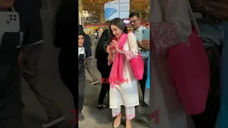 Sara Ali Khan's UNCOMFORTABLE moment with a fan #shorts #saraalikhan