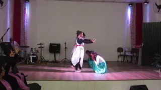 MÃES DE JOELHOS, FILHOS DE PÉ - COREOGRAFIA