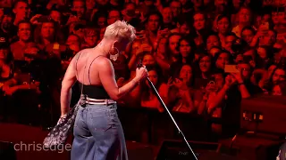 4K - Taylor Hawkins Tribute - P!nk, Nancy Wilson & Foo Fighters - Barracuda - 2022-09-27 - The Forum