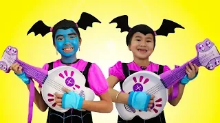 Jannie & Wendy Pretend Play w/ Favorite Dress Up & Makeup Toys Junior Vampirina Contest