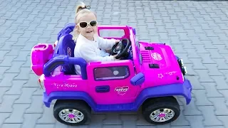 Little Girl Elis Ride On Pink Jeep with Baby Animals w/Thomas Toys Ride On Ford Wildtrak