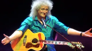 Brian May is playing Somebody to love (acoustic version of Queen)