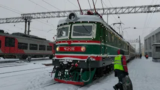 ЭКСКЛЮЗИВ!!!!!Электровоз ЧС2-216 с тур.поездом 925Е Уральский Экспресс