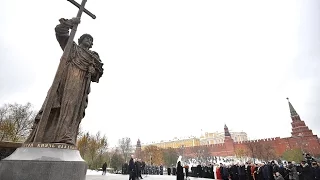 В сети высмеяли памятник князю Владимиру в Москве