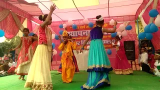 Kanha bansi bajaye radha doori chali aaye