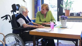 Besuch in Pflegeeinrichtung: Merkel löst Versprechen ein