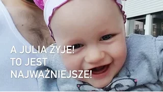 Julcia ma tylko jedną rączkę, która nie działa