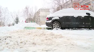 Коммунальщики убирают последствия снегопада