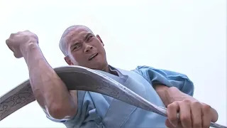 The military master wanted to kill the Shaolin monk with a knife, but the monk bent the sword.