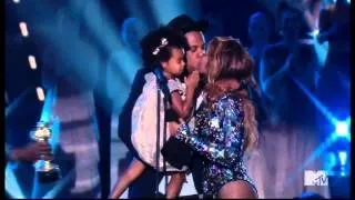 Beyoncé Jayz kisses blue ivy vmas 2014 mtv