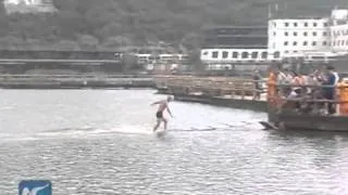 Shaolin monk runs atop water for 125 meters, sets new record