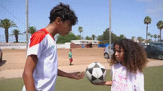 بنت صغيرة تحب كرة قدم ـ شوف شنو وقع !!!