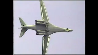 THE BEST B-1 LANCER DEMO OF THE 90's!! - 1993 LONDON INTERNATIONAL AIRSHOW (ARRIVAL/DEMO/DEPARTURE)