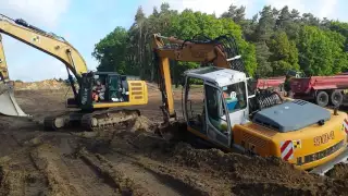 Liebherr A 904C stuck in mud and recovered by CAT