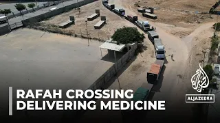 Rafah crossing into Gaza: Red crescent delivering medicine and food