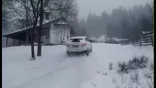 Hyundai ix35 on snow with NOKIAN WR suv 3