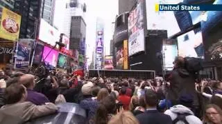 Paul McCartney plays impromptu Times Square show: former Beatle delighted New York City crowds