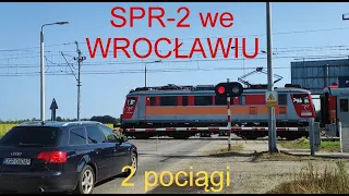 Przejazd kolejowy (SPR-2) we Wrocławiu - 2 pociągi