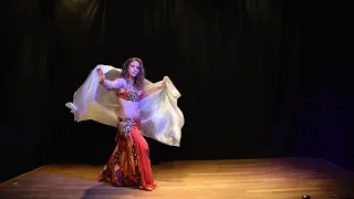 Ecole de danse orientale Leonorah Saab Solo Élevé Céline