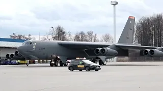 Bombardér B-52 na letišti v Mošnově