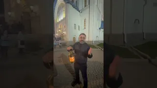 Благодатный огонь доставлен! Председатель Фонда Архангела Михаила Павел Гончаров у храма Покрова