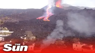 La Palma volcano lava closes in on homes as eruption rumbles on