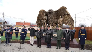 В Лежневе торжественно открыли монумент в память о воинах-десантниках